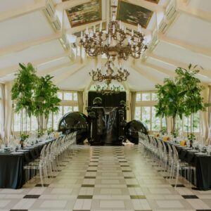 M_19 Obrus welurowy czarny <br/> 240 x 280 cm