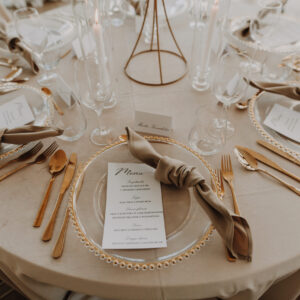 22 Obrus welurowy okrągły jasny beż <br/> śr. 330 cm