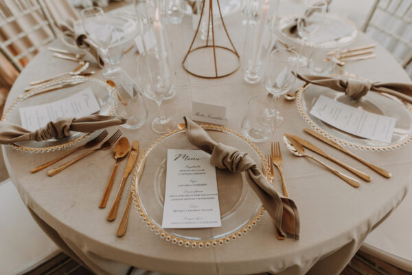 22 Obrus welurowy okrągły jasny beż <br/> śr. 330 cm