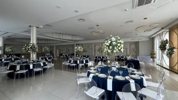 IMG_4074 Obrus welurowy okrągły granatowy <br/> śr. 330 cm