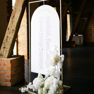 Złoty stojak na plan stołów lub tablicę powitalną 190 x 90 cm