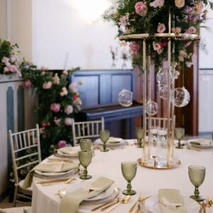 M21A5651 Obrus welurowy okrągły ivory / śmietanka <br/> śr. 330 cm