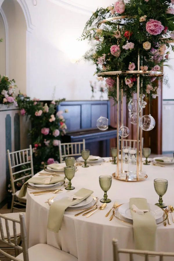 M21A5651 Obrus welurowy okrągły ivory / śmietanka <br/> śr. 330 cm