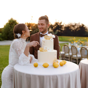 PF3A0307-Edit Obrus welurowy okrągły jasny beż <br/> śr. 330 cm