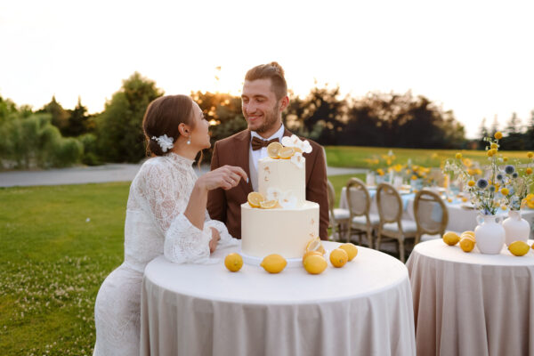 PF3A0307-Edit Obrus welurowy okrągły jasny beż <br/> śr. 330 cm