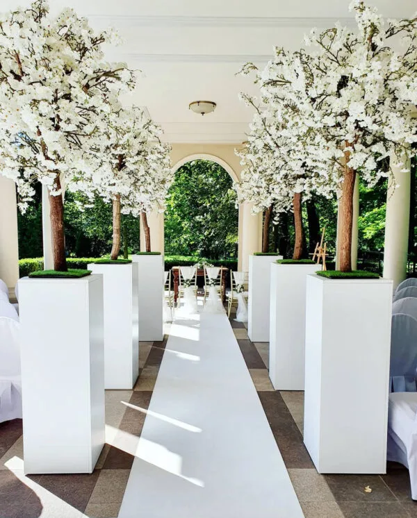 IMG_4239 Białe kwadratowe postumenty