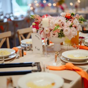 14ed3828-fb01-4c9b-9fce-f339a74b0952 Ceramiczna misa naczynie na ryflowanej nóżce na niskie kompozycje kwiatowe