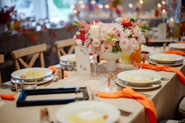 14ed3828-fb01-4c9b-9fce-f339a74b0952 Ceramiczna misa naczynie na ryflowanej nóżce na niskie kompozycje kwiatowe