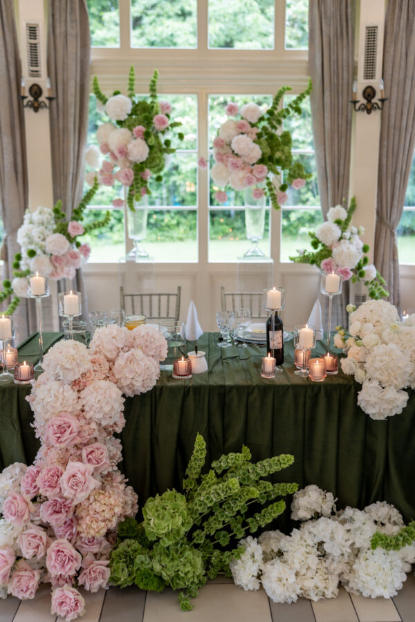 DSC02160 Obrus welurowy oliwka / leśna zieleń <br/> 240 x 280 cm