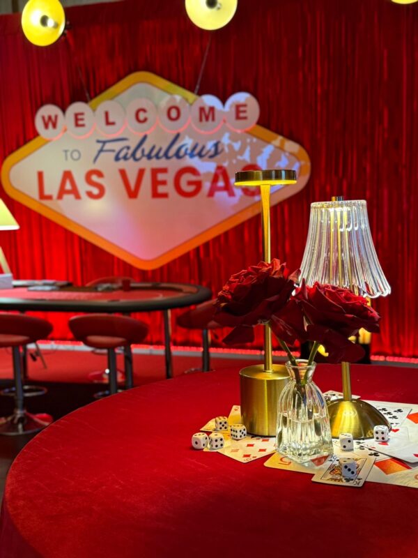 549cccff-6064-4af7-be30-2a14057b4a37 Złota lampka stołowa LED