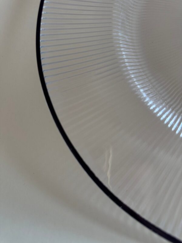 IMG_9112 Podtalerz przezroczysty ryflowany z czarnym brzegiem